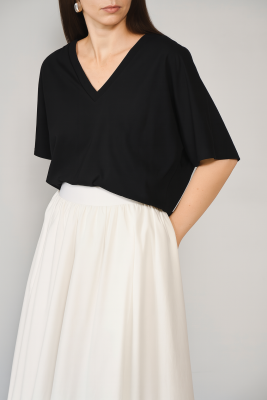 Camiseta Yara Negro Cuello V